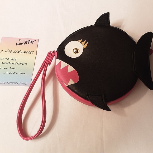 Betsey Johnson Handbags - 🦈Betsy Johnson Wristlet🦈